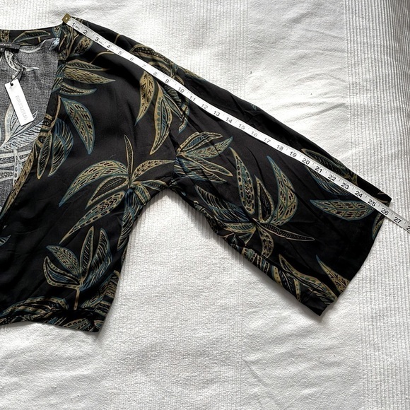 OLIVACEOUS Leaf Pattern Tie Front Bell Sleeve  Crop Top Size Small - Picture 8 of 8